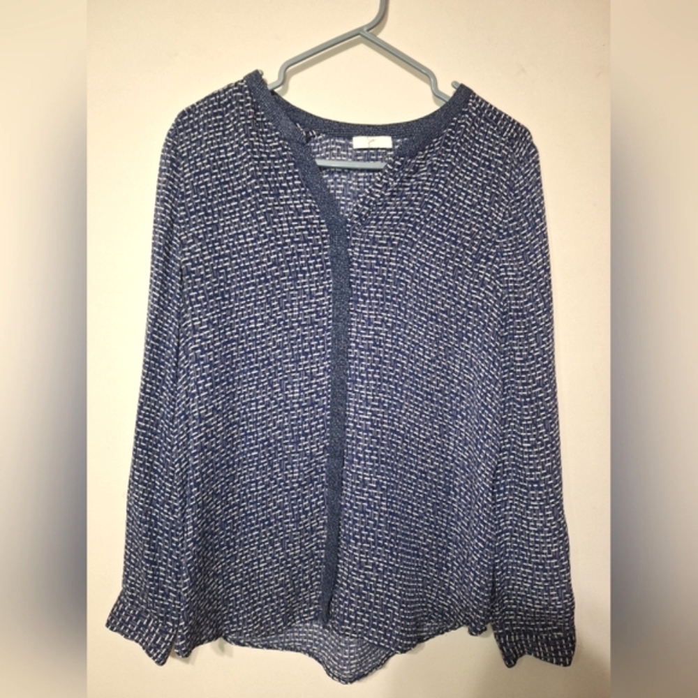 Joie 100% silk medium hidden button-up v-neck longsleeve blue white black blouse